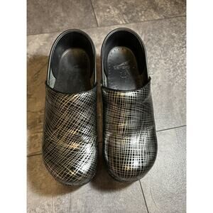 Dansko XP Gold Patent Leather Clog Geometric Nurse Shoes Slip on Mules 9 EU 40
